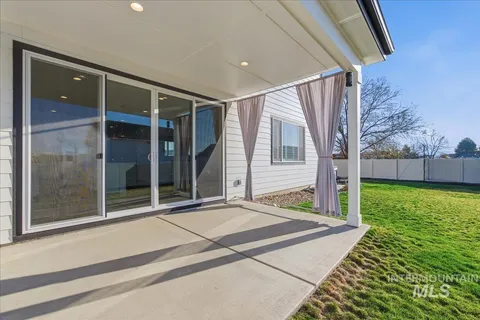 $694,000 | 11121 West Soaring Hawk Street, Star, ID 83669
