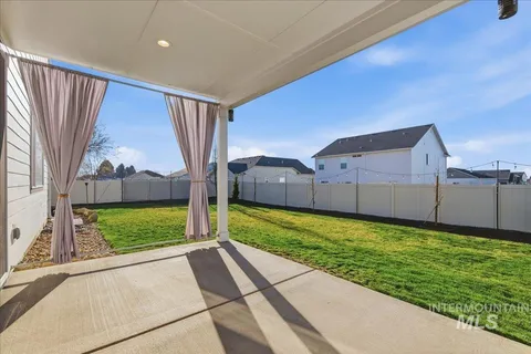 $694,000 | 11121 West Soaring Hawk Street, Star, ID 83669