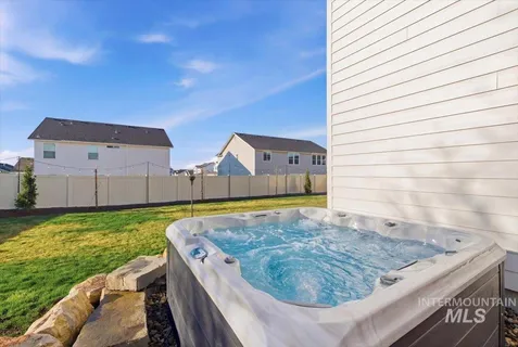 $694,000 | 11121 West Soaring Hawk Street, Star, ID 83669