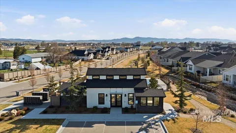 $694,000 | 11121 West Soaring Hawk Street, Star, ID 83669