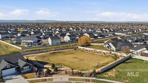 $689,900 | 11121 West Soaring Hawk Street, Star, ID 83669