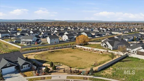 $694,000 | 11121 West Soaring Hawk Street, Star, ID 83669