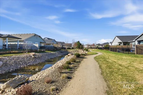 $694,000 | 11121 West Soaring Hawk Street, Star, ID 83669