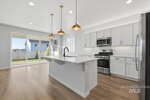 $694,000 | 11121 West Soaring Hawk Street, Star, ID 83669