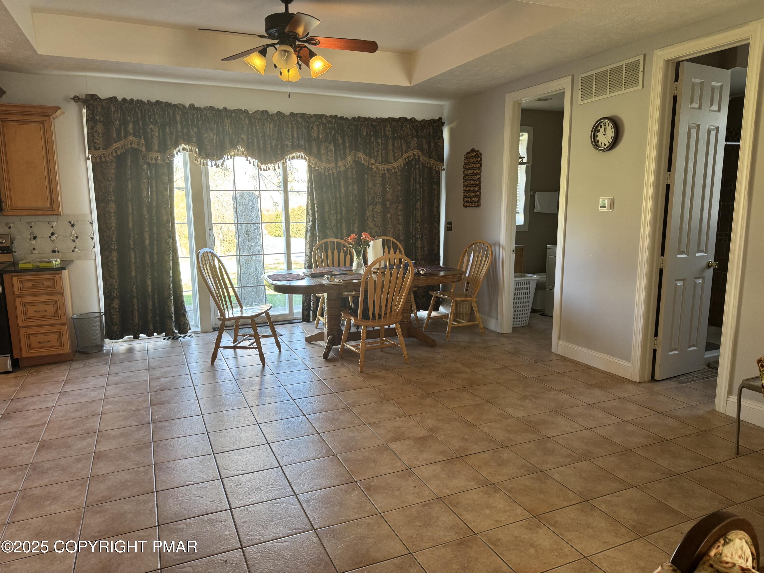369 Bossardsville Road Stroudsburg, PA 18360 - Photo 5 of 17 a living room with furniture