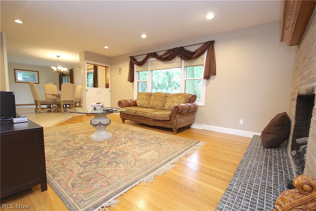 368 Sandhurst Road Akron, OH 44333 - Photo 6 of 32 Gallery Image 6