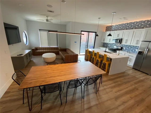 $6,000 | 925 East 30th Street, Austin, TX 78705