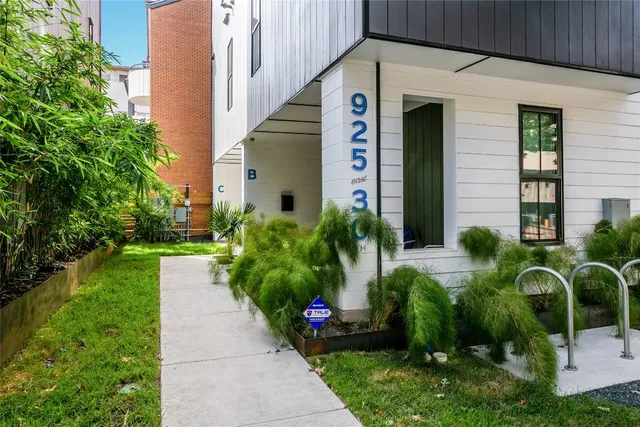 $6,000 | 925 East 30th Street, Austin, TX 78705