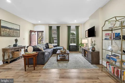 $2,800 | 4131 Manayunk Avenue, Philadelphia, PA 19128