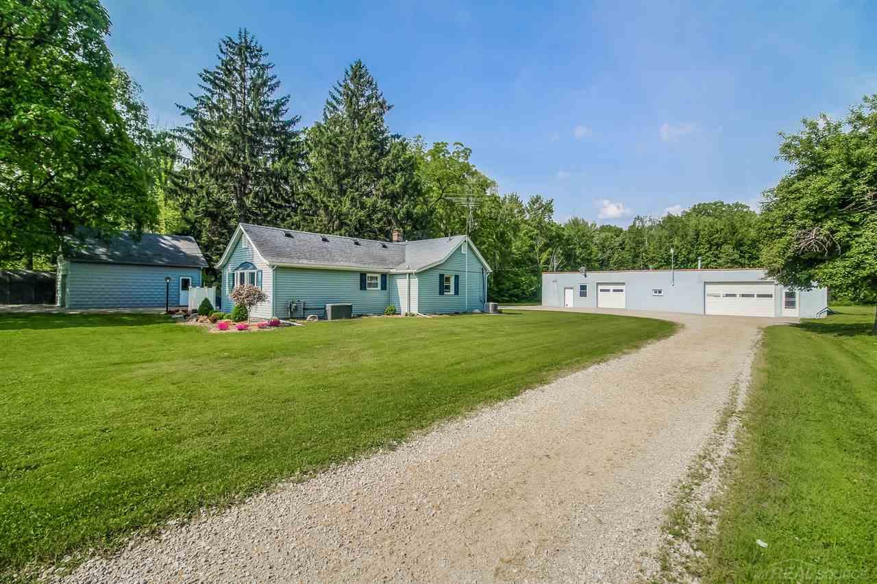 2052 Bauman Road Columbus, MI 48063 - Photo 3 of 31 31350677-2.JPG