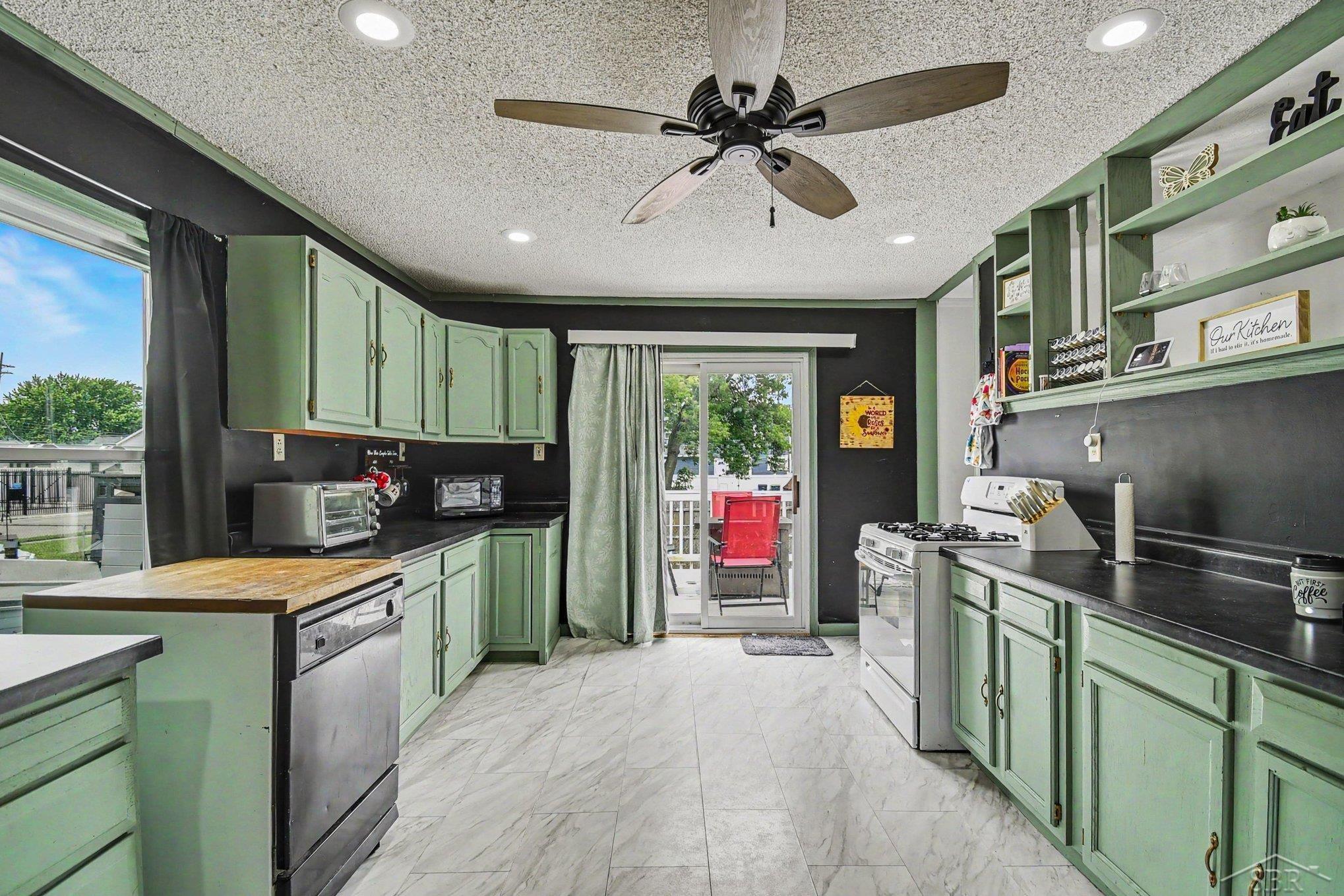 1009 22nd Street Bay City, MI 48708 - Photo 4 of 22