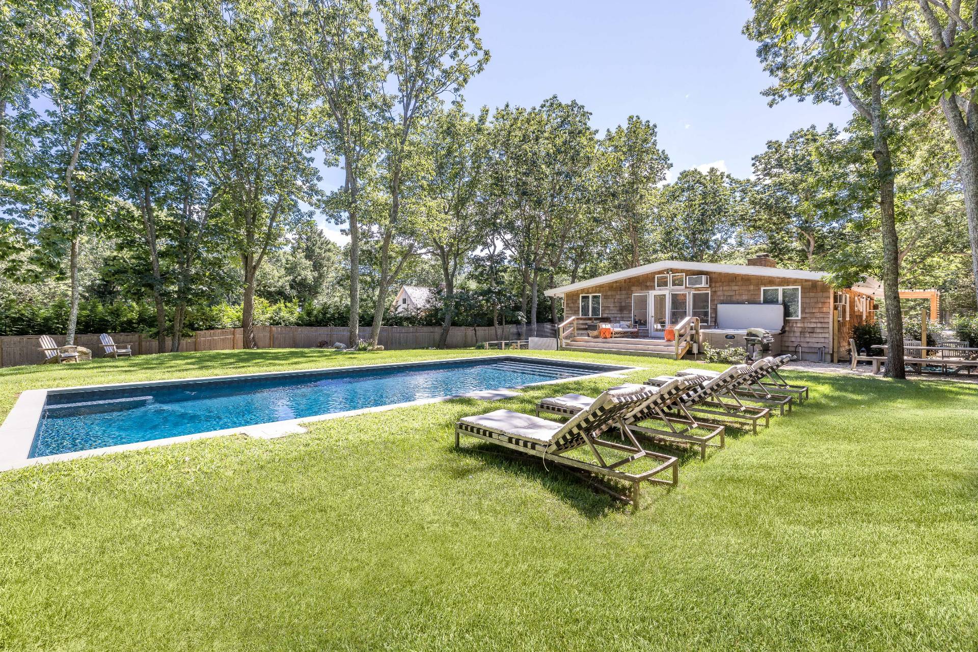 a view of an house with swimming pool and yard