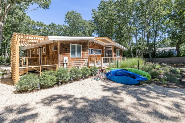 a view of a house with backyard and sitting area