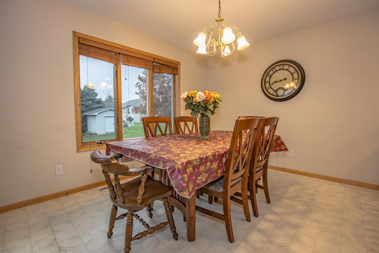 215 Brougham Road Robins, IA 52328 - Photo 2 of 6 Gallery Image 2