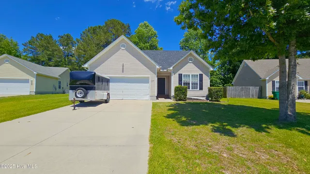 $1,875 | 127 Whiteleaf Drive, Jacksonville, NC 28546