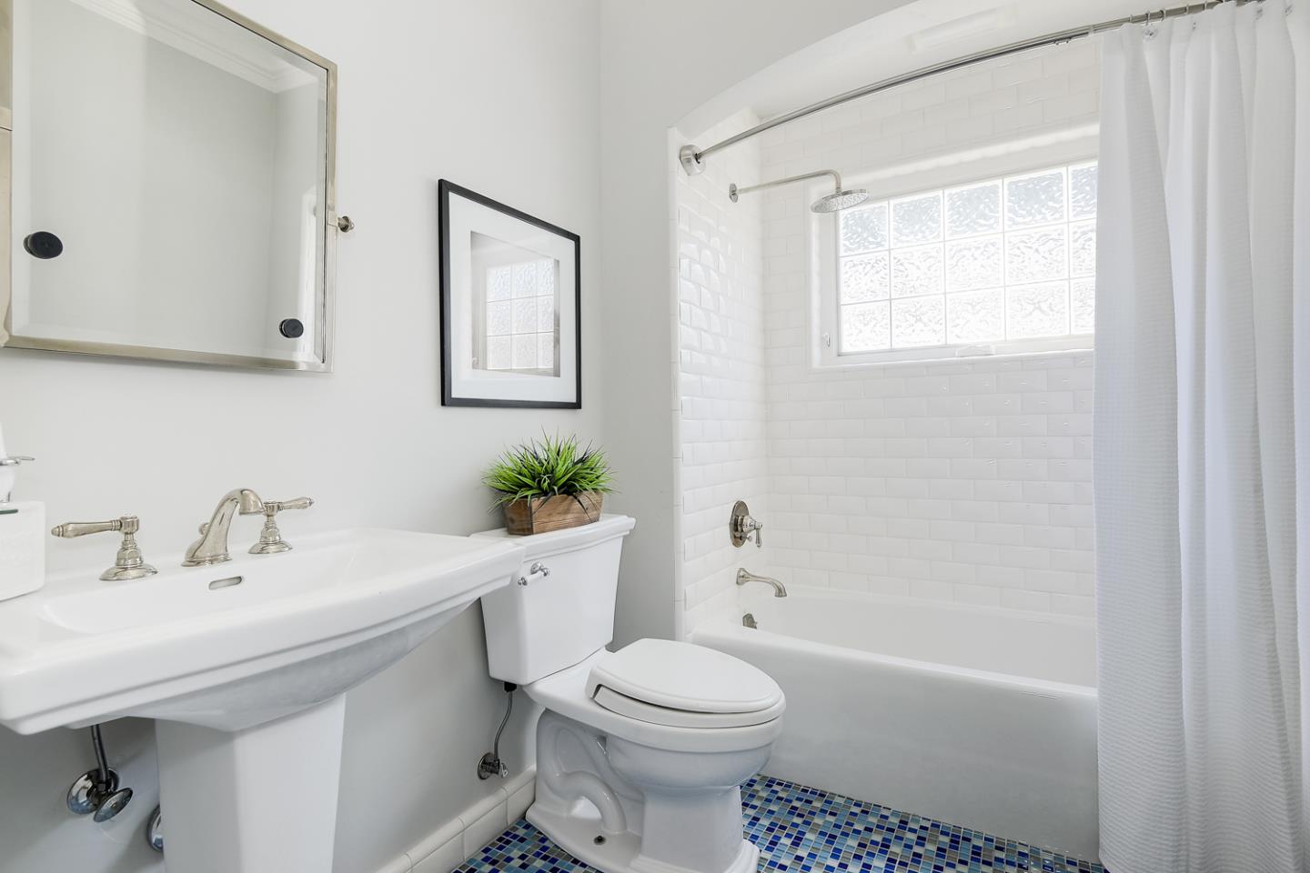 22 Avila Road San Mateo, CA 94402 - Photo 13 of 25 Gallery Image 13
