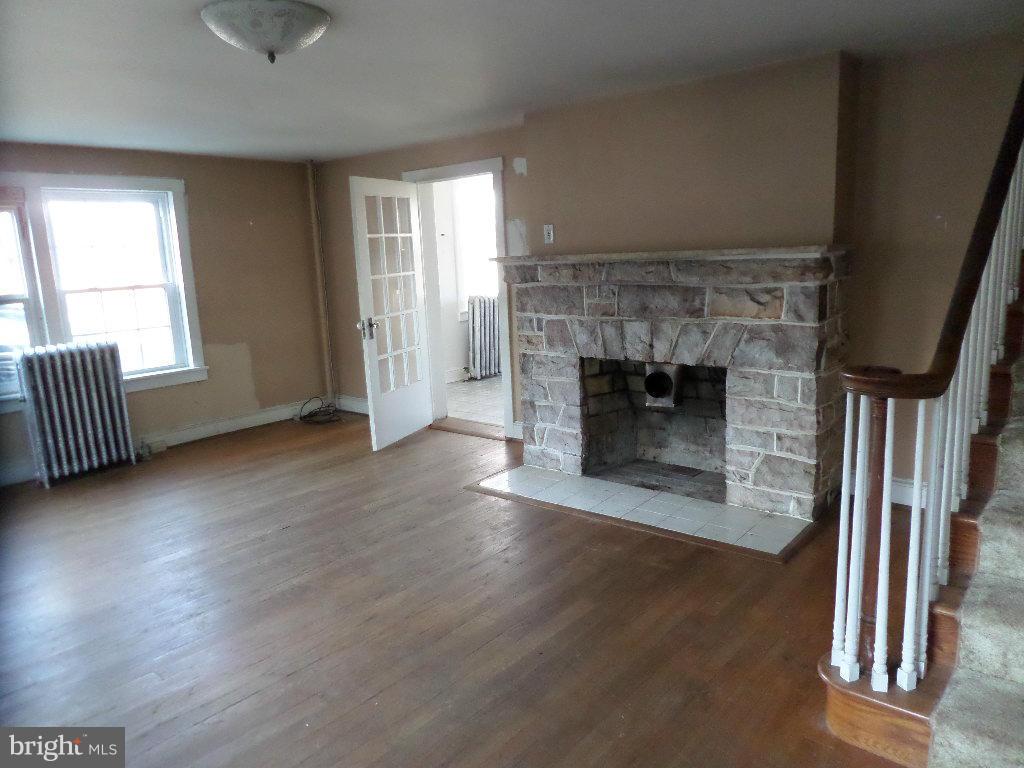 1681 Shookstown Road Frederick, MD 21702 - Photo 5 of 12 Living Room
