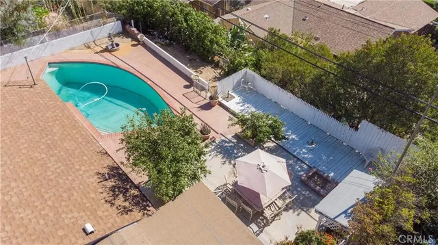 a view of a house with backyard and sitting area