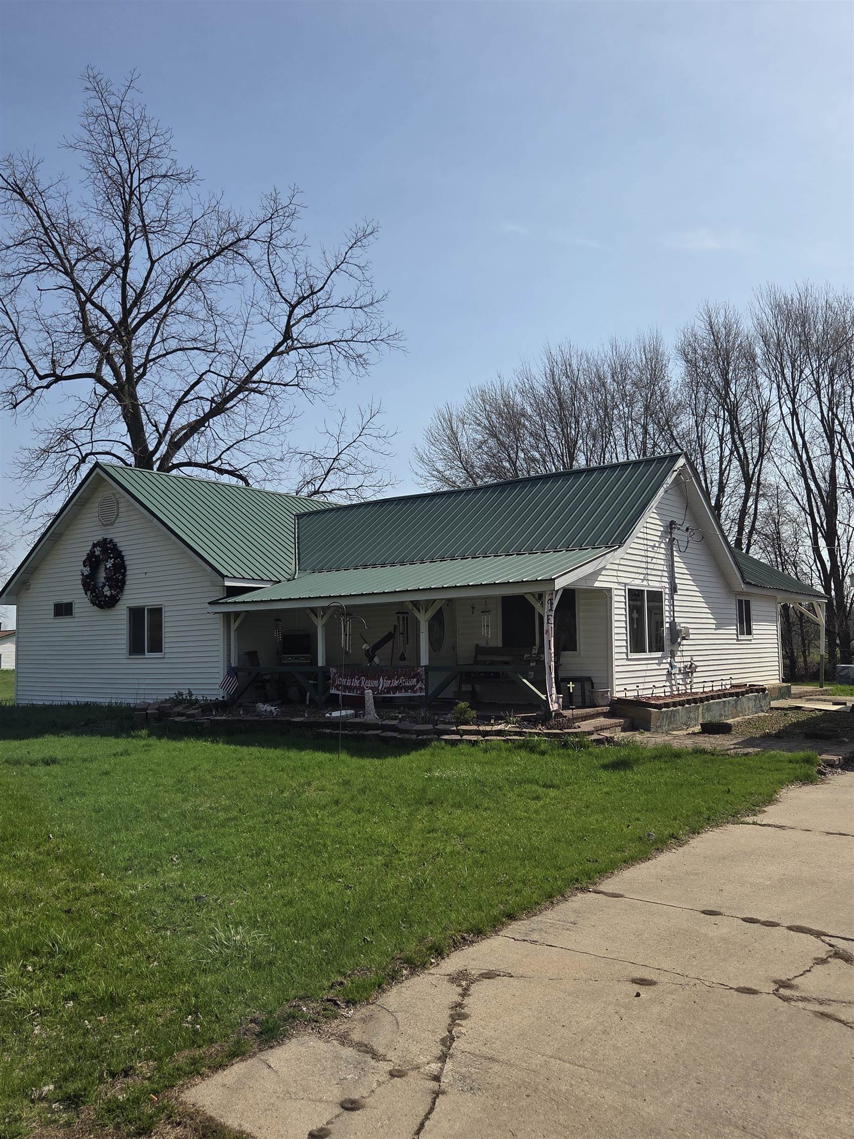 1066 Oberlin Road Gladwin, MI 48624 - Photo 1 of 28