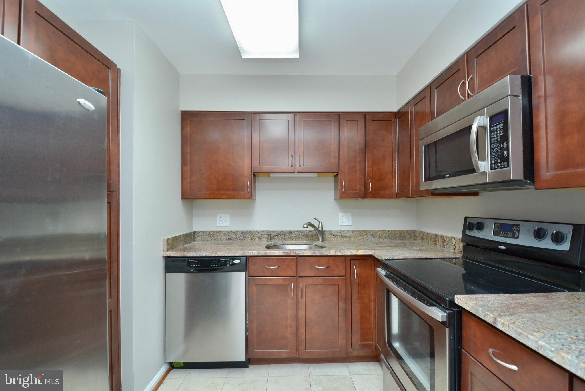 6139 Edsall Road, Unit M Alexandria, VA 22304 - Photo 11 of 24 Kitchen with stainless
