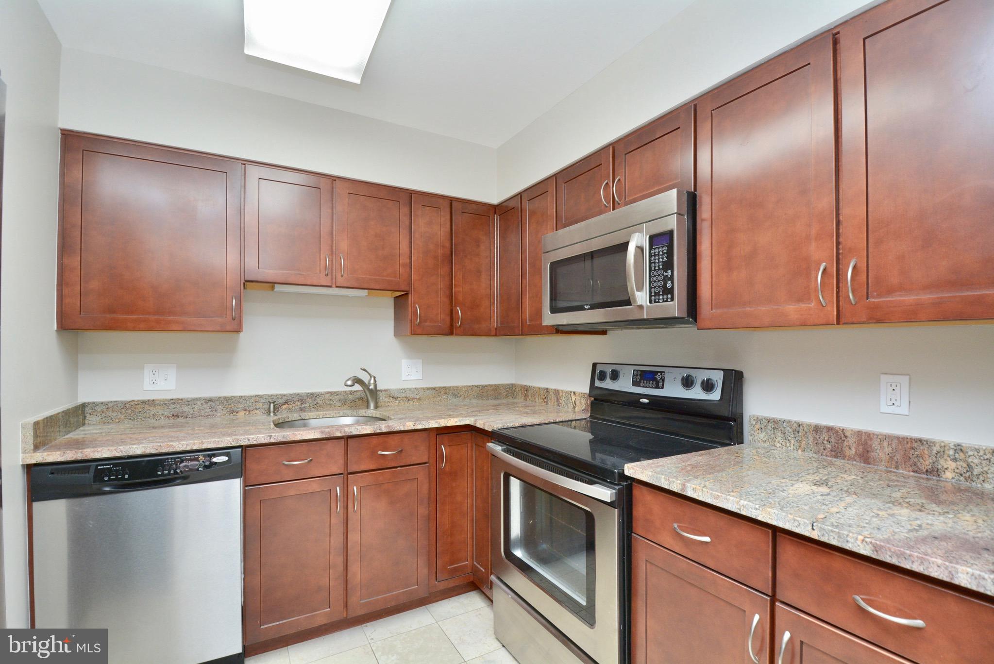 6139 Edsall Road, Unit M Alexandria, VA 22304 - Photo 12 of 24 Kitchen with stainless