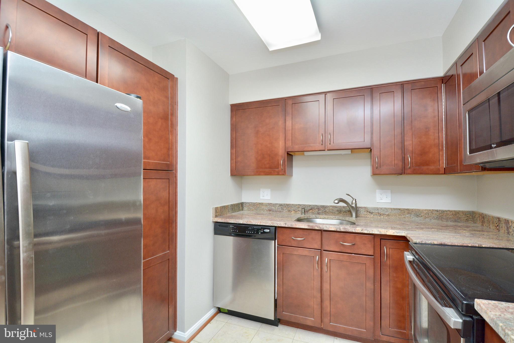 6139 Edsall Road, Unit M Alexandria, VA 22304 - Photo 13 of 24 Super nice kitchen