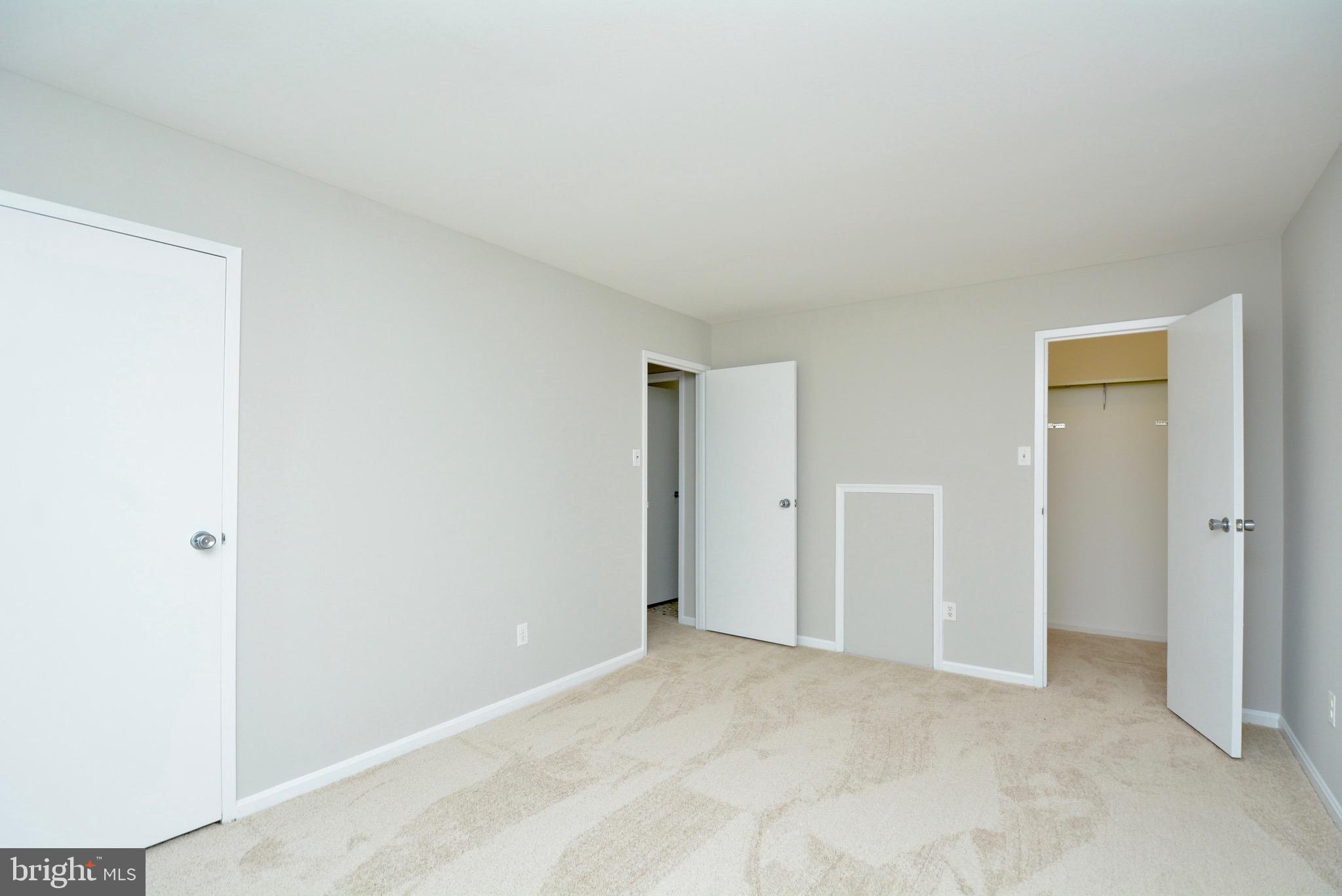 6139 Edsall Road, Unit M Alexandria, VA 22304 - Photo 17 of 24 Bedroom with walk in closet
