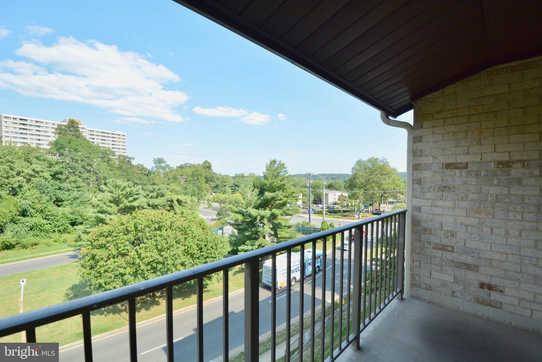 6139 Edsall Road, Unit M Alexandria, VA 22304 - Photo 24 of 24 Large balcony with tree view