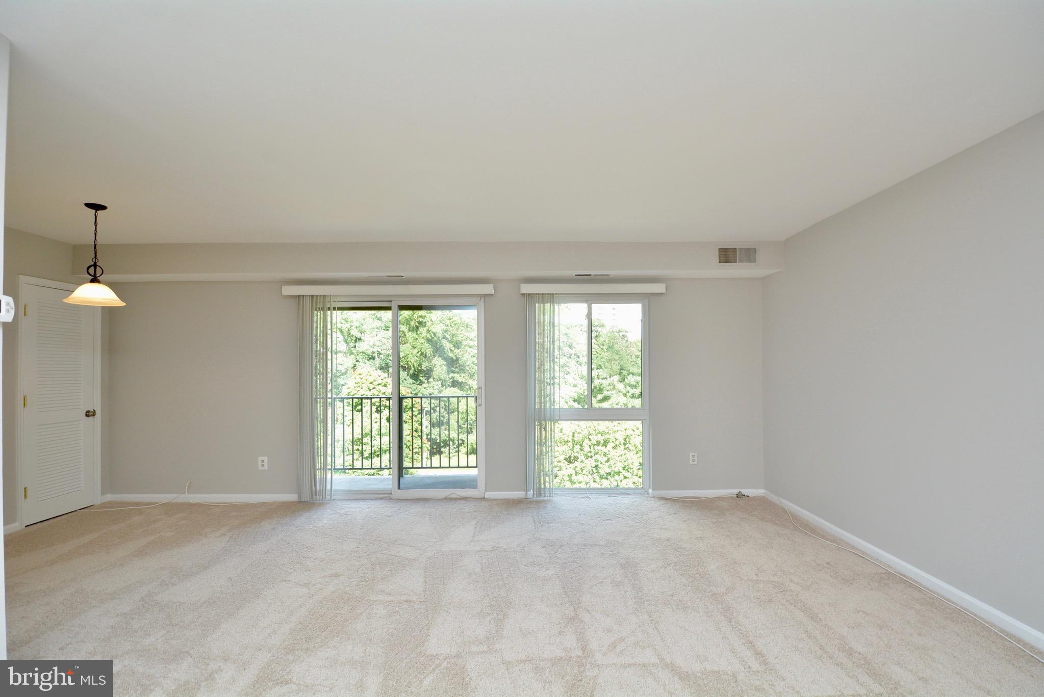 6139 Edsall Road, Unit M Alexandria, VA 22304 - Photo 4 of 24 Brand new paint and carpet