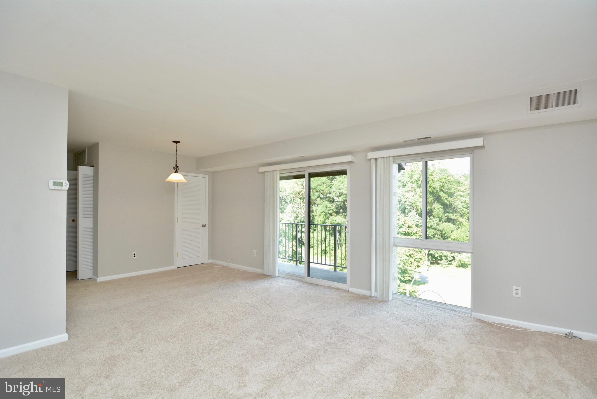 6139 Edsall Road, Unit M Alexandria, VA 22304 - Photo 6 of 24 Living room with large balcony