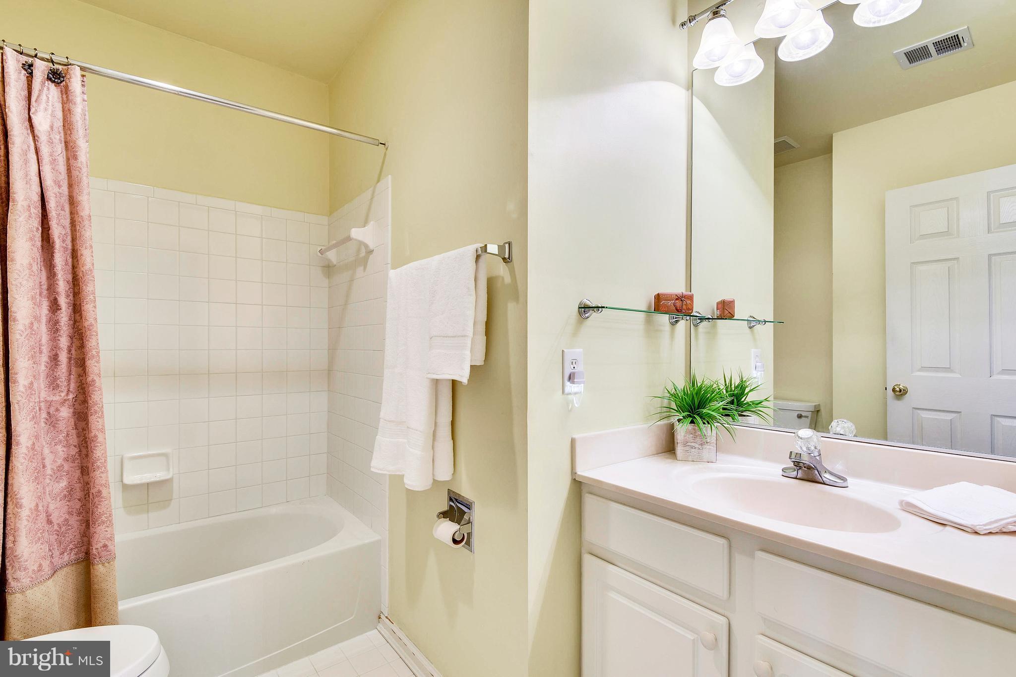 329 Hart Road Gaithersburg, MD 20878 - Photo 14 of 30 Full Bath Upper Level