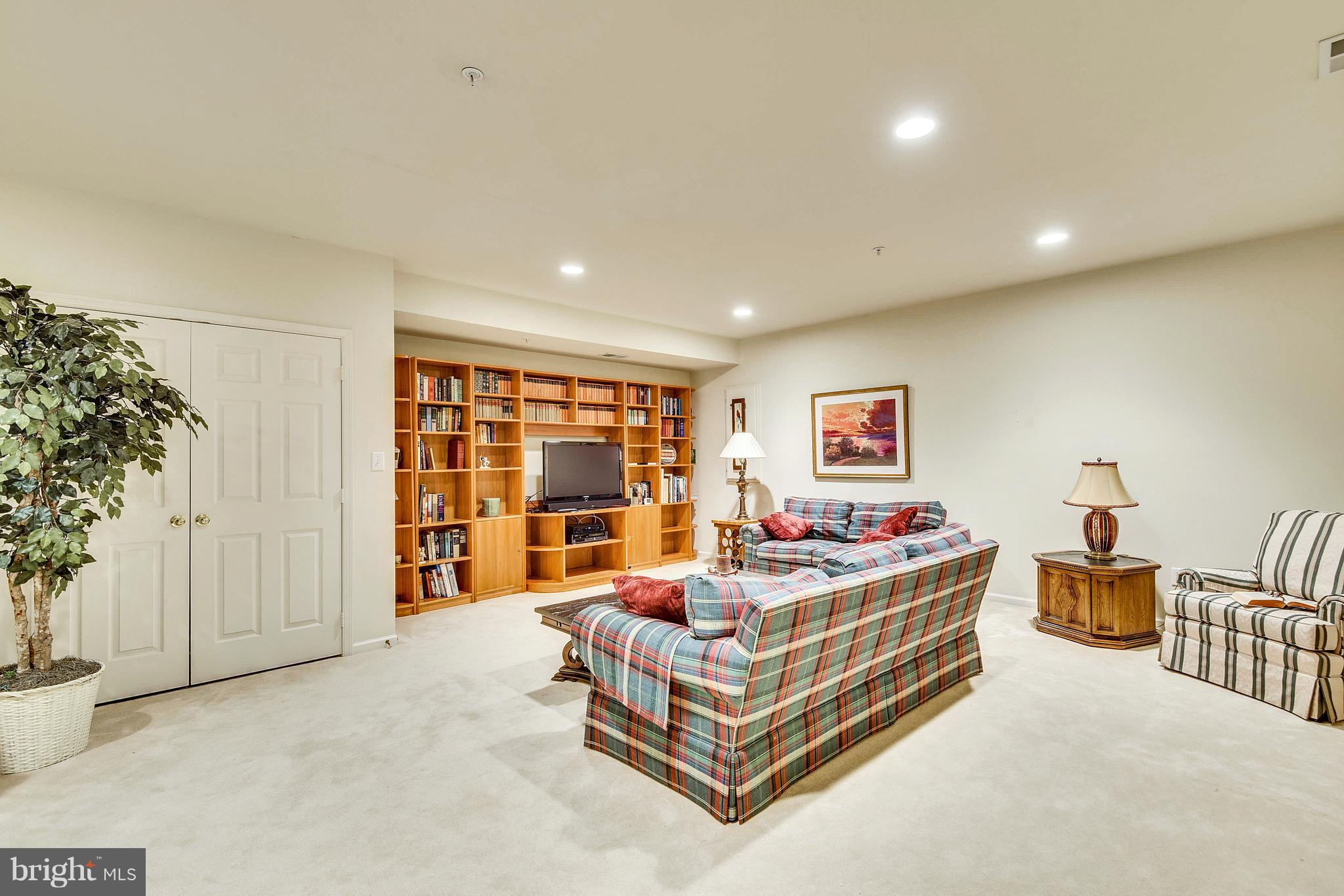 329 Hart Road Gaithersburg, MD 20878 - Photo 16 of 30 Wonderful Place to relax!