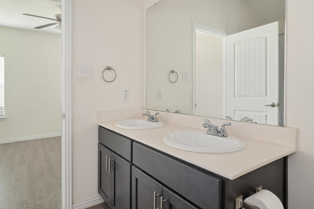 117 Willowbend Loop Mabank, TX 75147 - Photo 16 of 29 Gallery Image 16