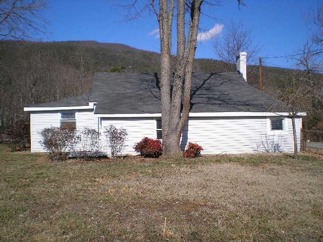 3526 Bennett Springs Road Salem, VA 24153 - Photo 2 of 8 Back of home
