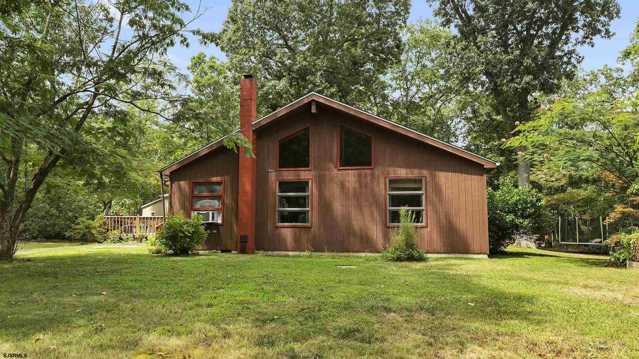 a view of a house with backyard