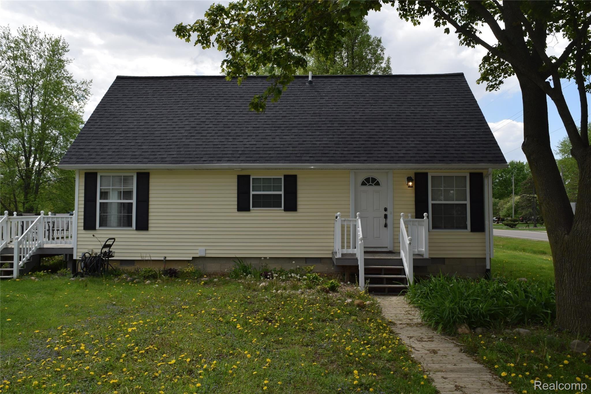 8257 Potter Road Flushing, MI 48433 - Photo 1 of 18 Front View