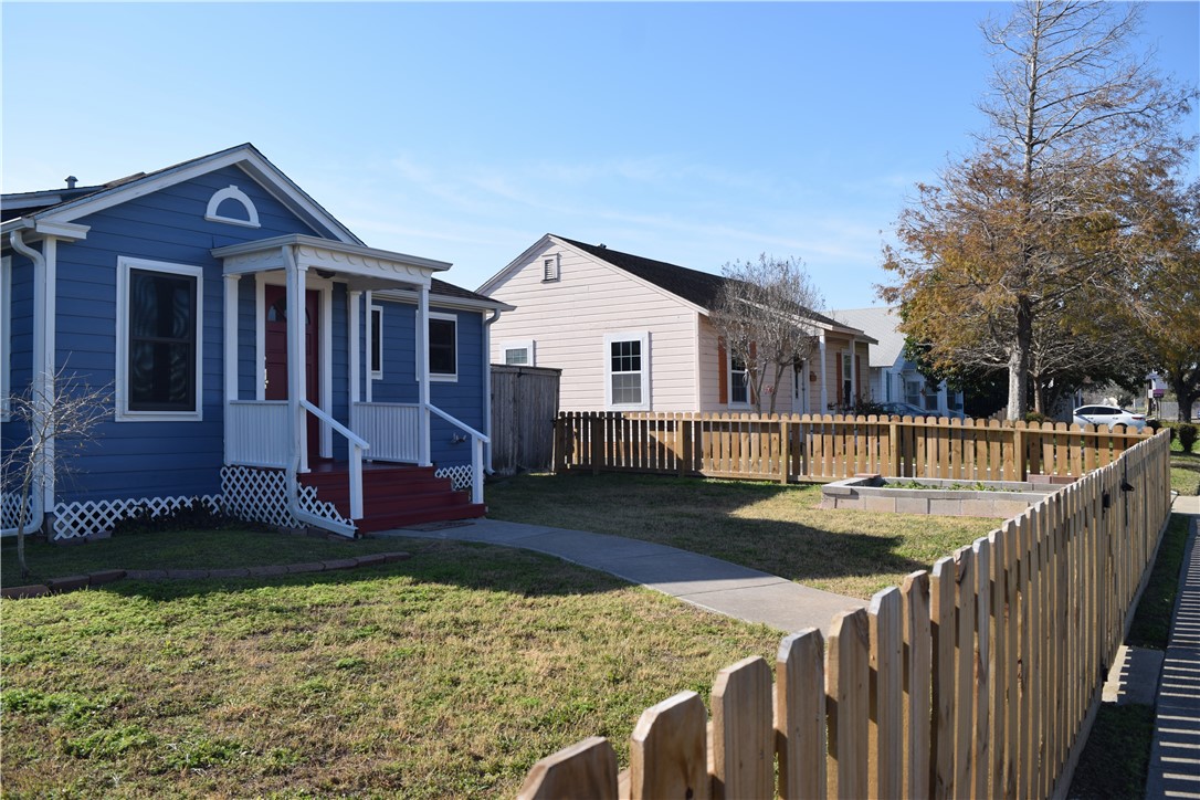 701 Naples Street Corpus Christi, TX 78404 - Photo 2 of 31