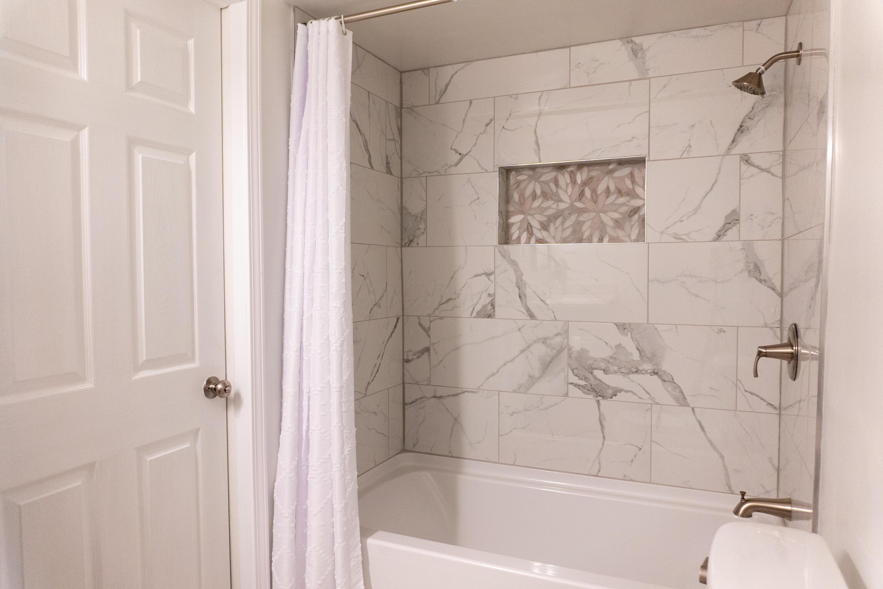 173 South Chesterfield Road Columbus, OH 43209 - Photo 48 of 59 Hall Full Bathroom