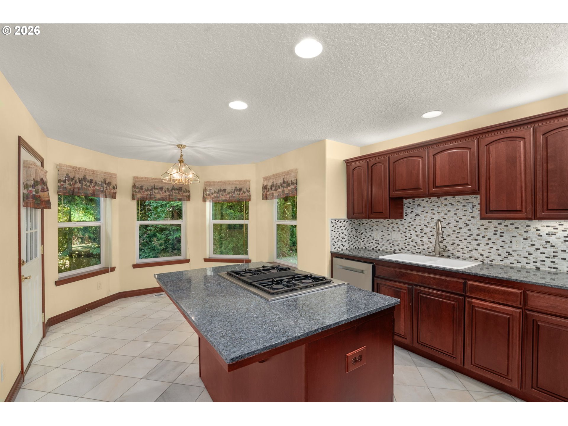 534 Northeast South Shore Road Portland, OR 97211 - Photo 12 of 31 Kitchen/Nook