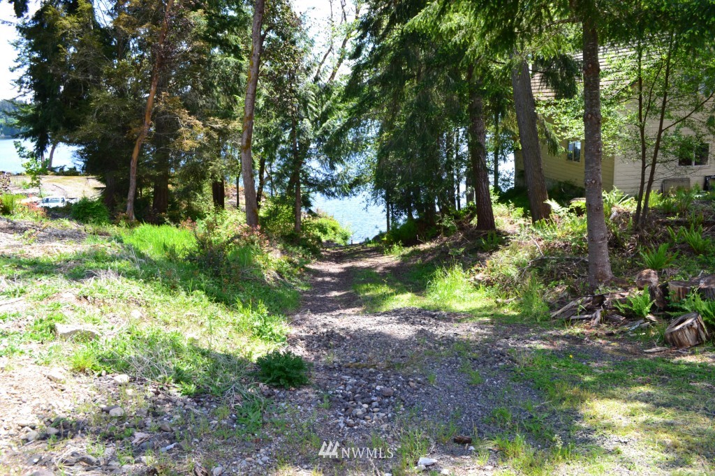 240 East Robbins Road Grapeview, WA 98546 - Photo 10 of 24 Gallery Image 10