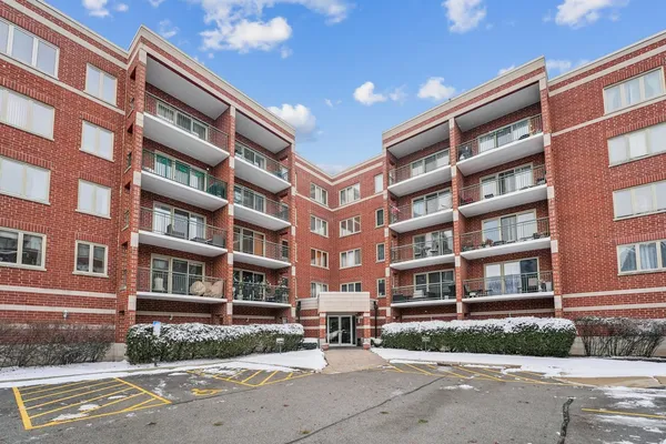 $349,900 | 6461 West Warner Avenue, Unit 311, Chicago, IL 60634
