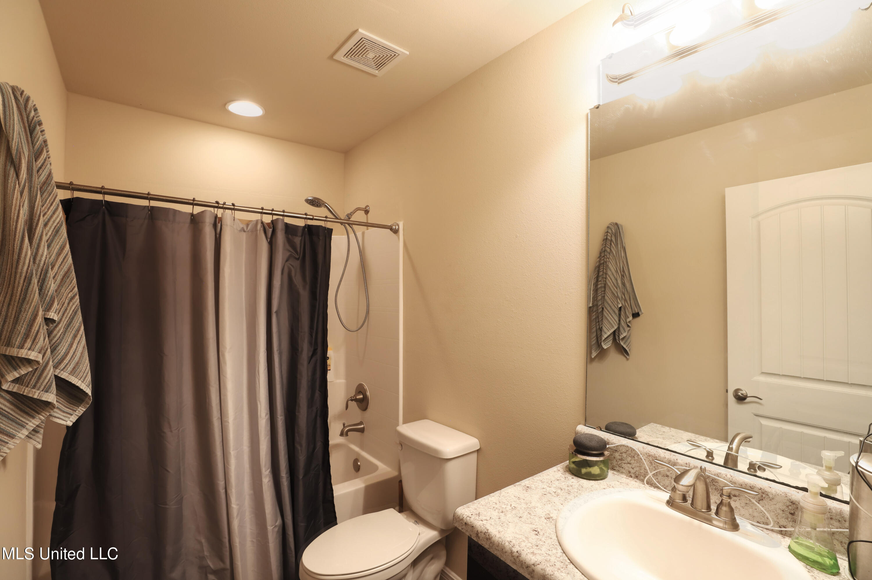 6885 Biddix Evans Road Ocean Springs, MS 39564 - Photo 20 of 26 Spare Bathroom