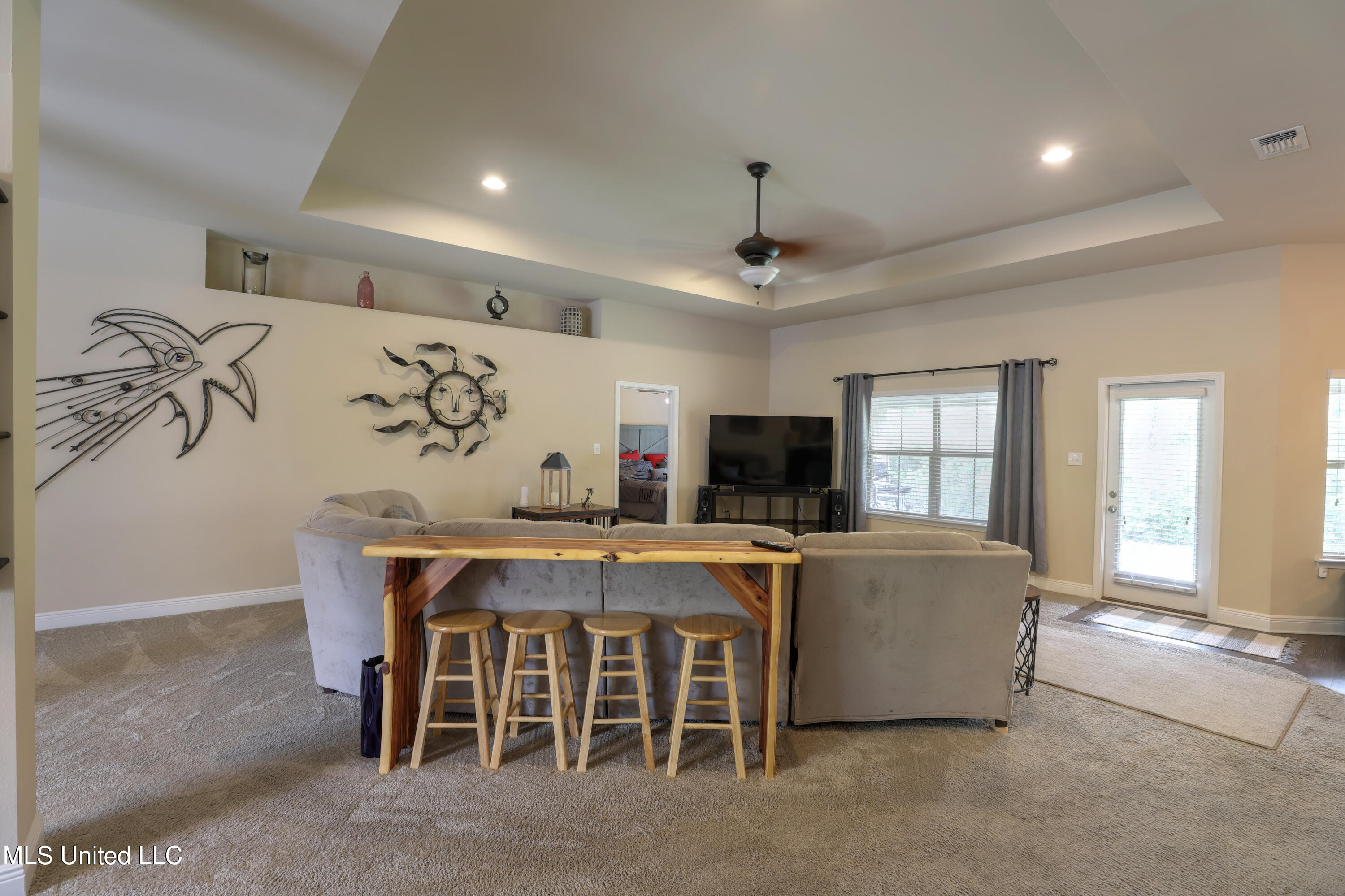 6885 Biddix Evans Road Ocean Springs, MS 39564 - Photo 8 of 26 Living Room