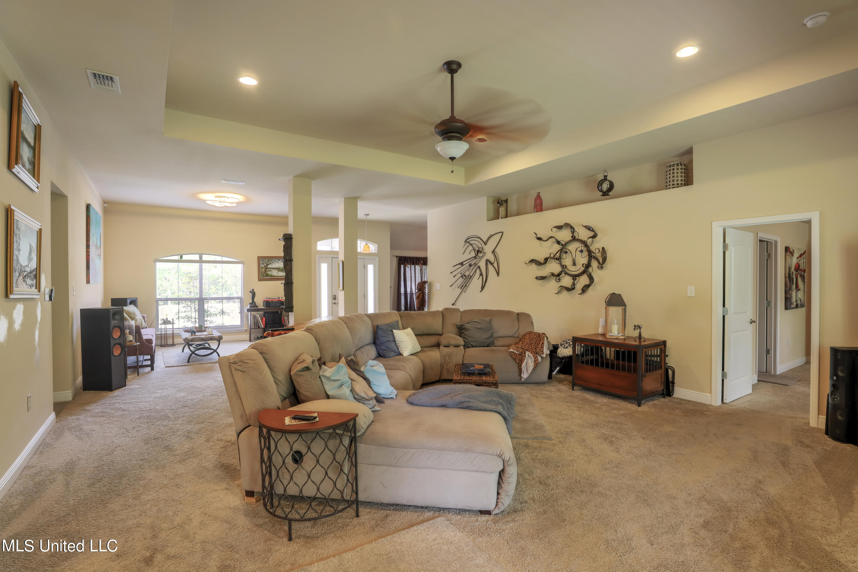 6885 Biddix Evans Road Ocean Springs, MS 39564 - Photo 9 of 26 Living Room