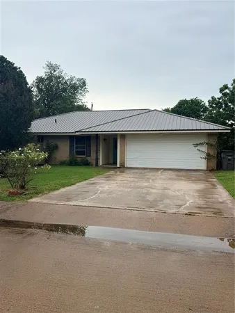 $2,100 | 127 Dunn Street, Red Oak, TX 75154