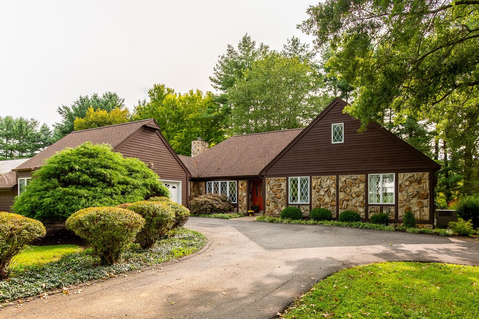 25 Compton Bristol, TN 37620 - Photo 28 of 28 Front of house 2