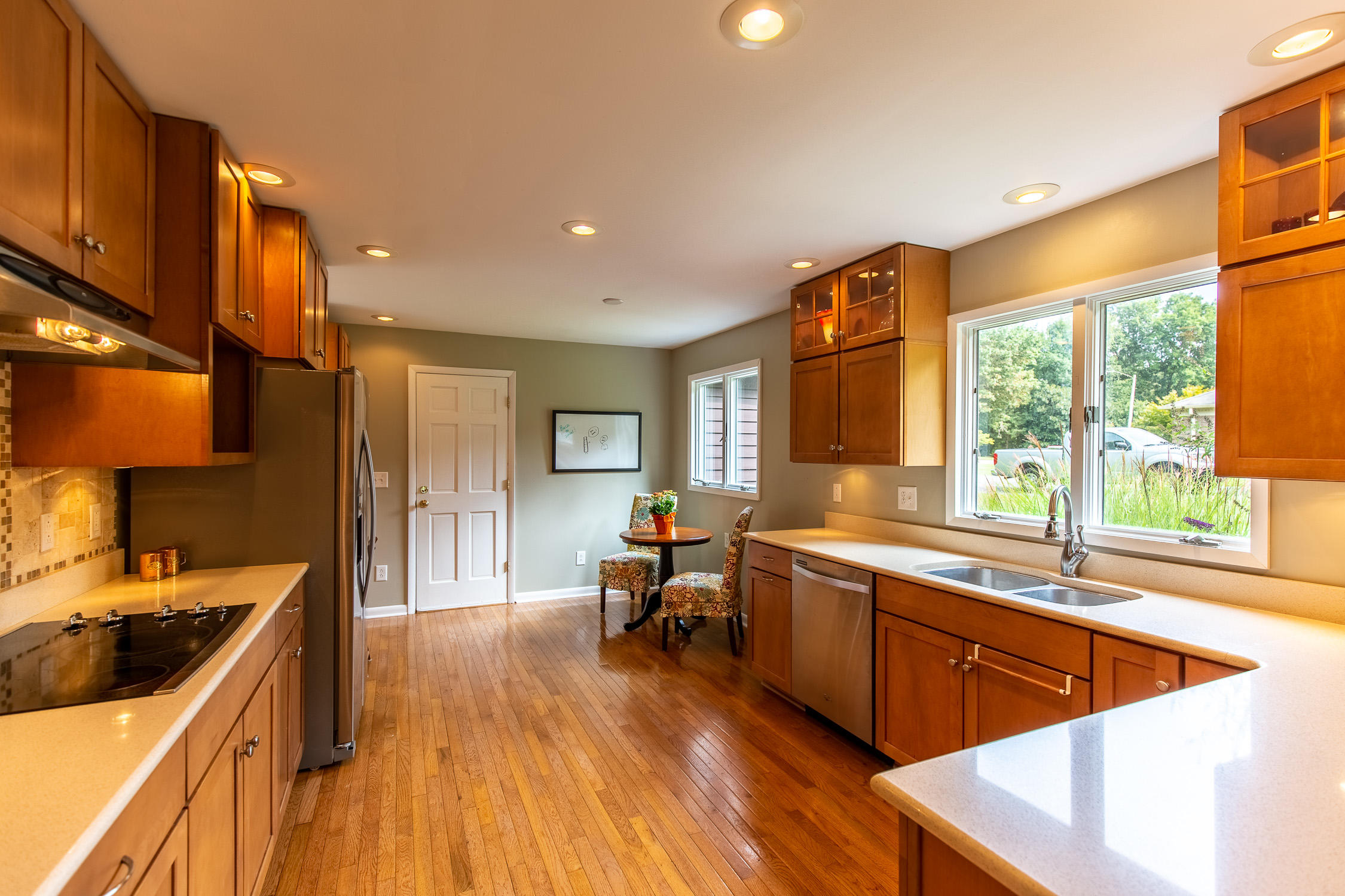 25 Compton Bristol, TN 37620 - Photo 5 of 28 Kitchen nook