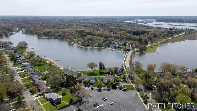 $454,900 | 618 Edgewater Drive, Spring Lake, MI 49456