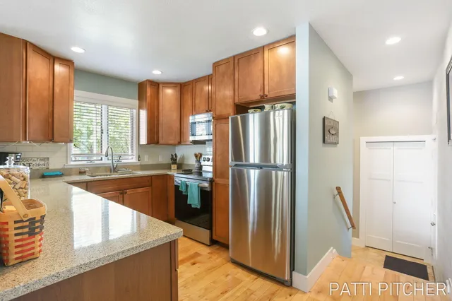 $454,900 | 618 Edgewater Drive, Spring Lake, MI 49456