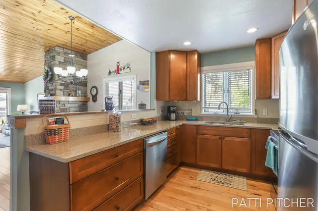 $454,900 | 618 Edgewater Drive, Spring Lake, MI 49456